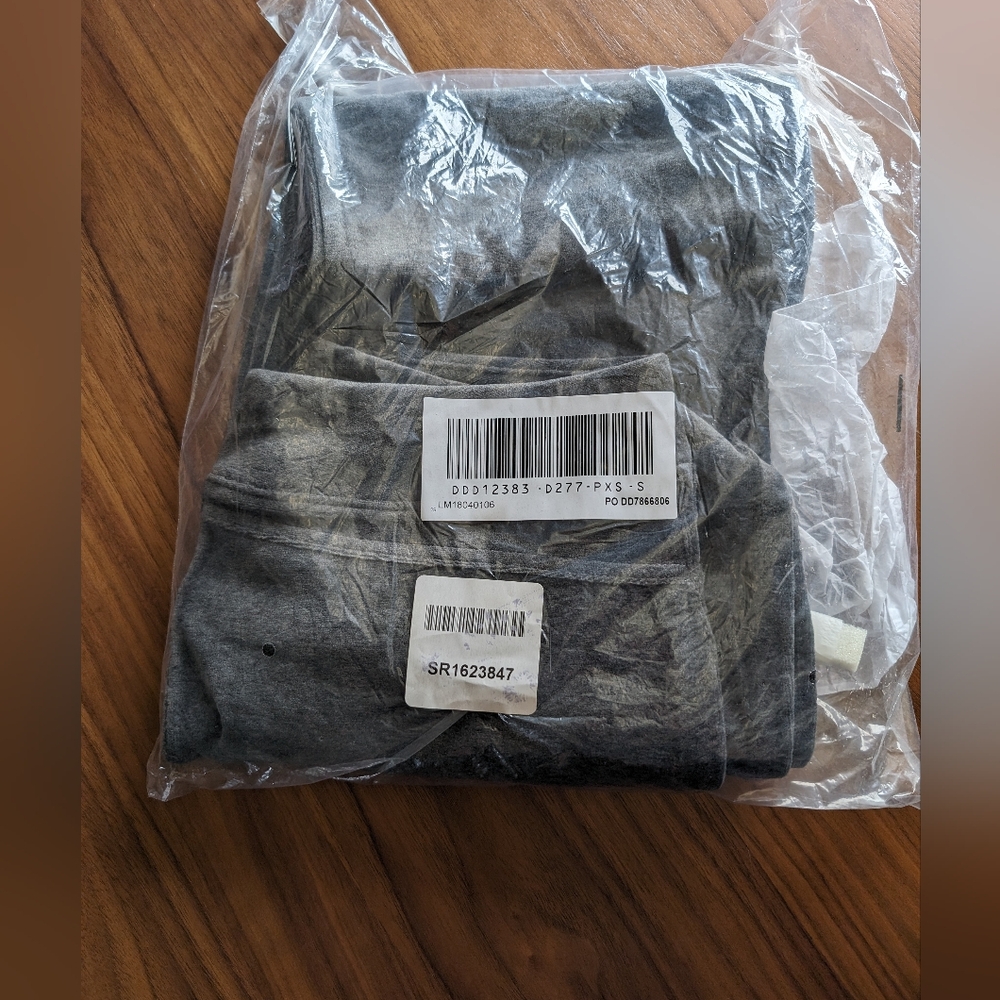 NWOT Women's XS Petite D & D Lifestyle Pull-Up Grey Soft Pants